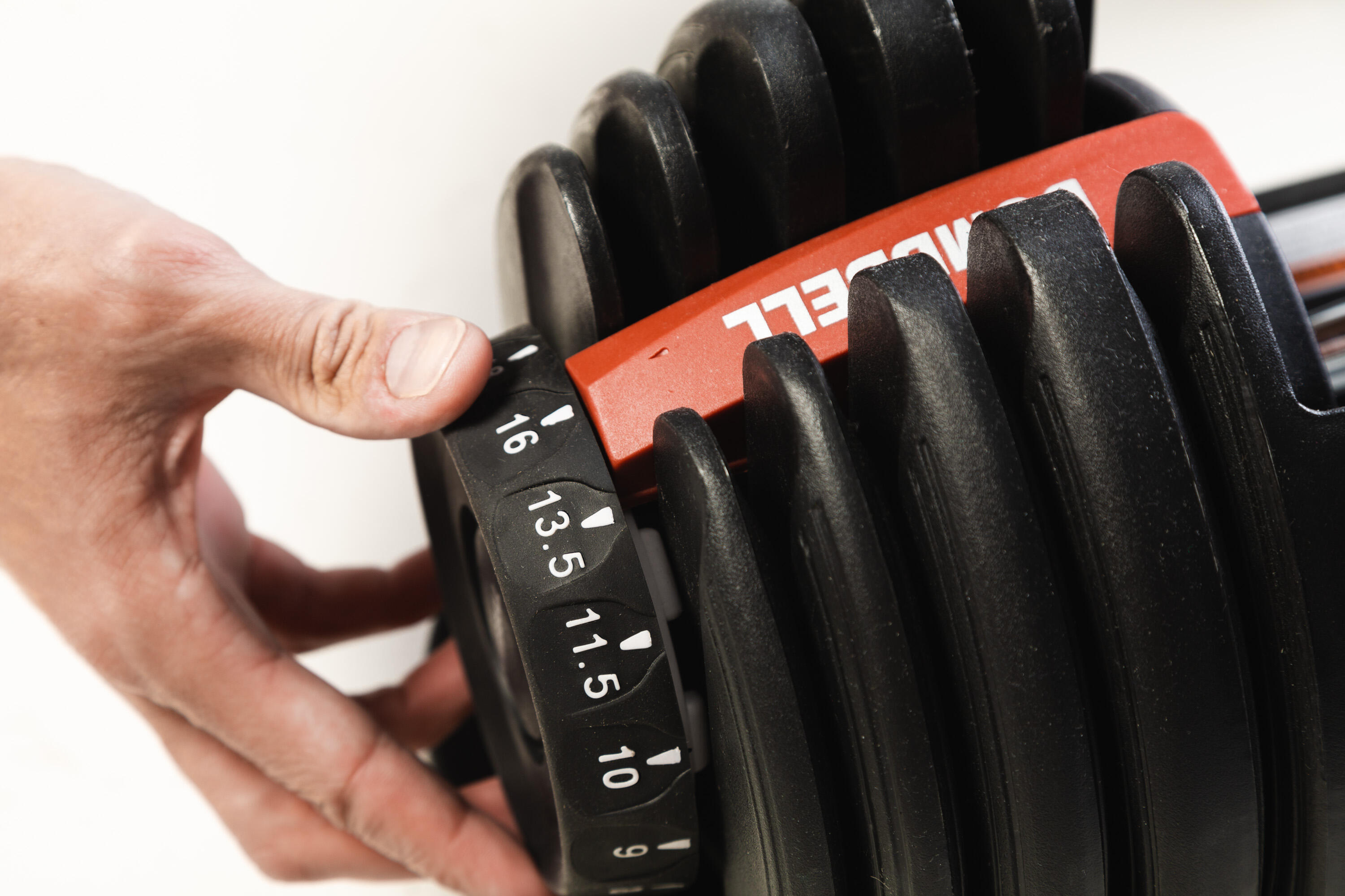 Adjustable dumbbells with adjustable plates